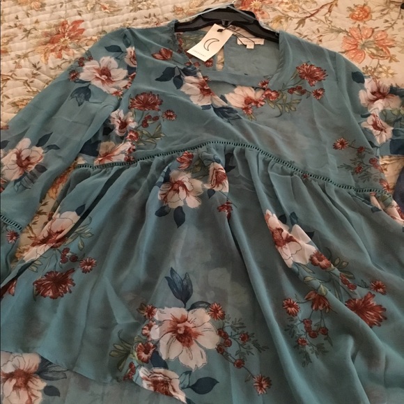 🍃🌷 🌸🍃Chiffon Scalloped Top - Picture 2 of 8